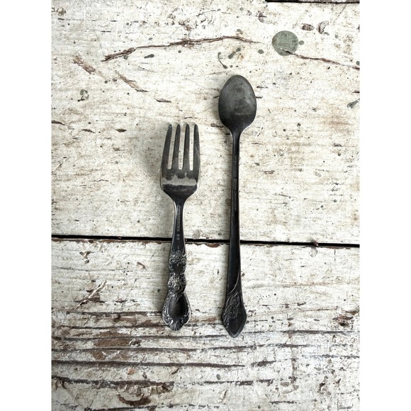 1847 Rogers Bros International Silver Tudor Plate Oneida Fork & Spoon Set - Picture 5 of 7